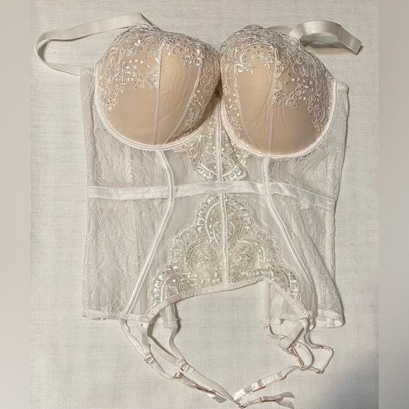 Ann Summers Fiercely Sexy Lace And Sequin Basque In White/Nude - U.S. 20/22 D-E. - Picture 6 of 6